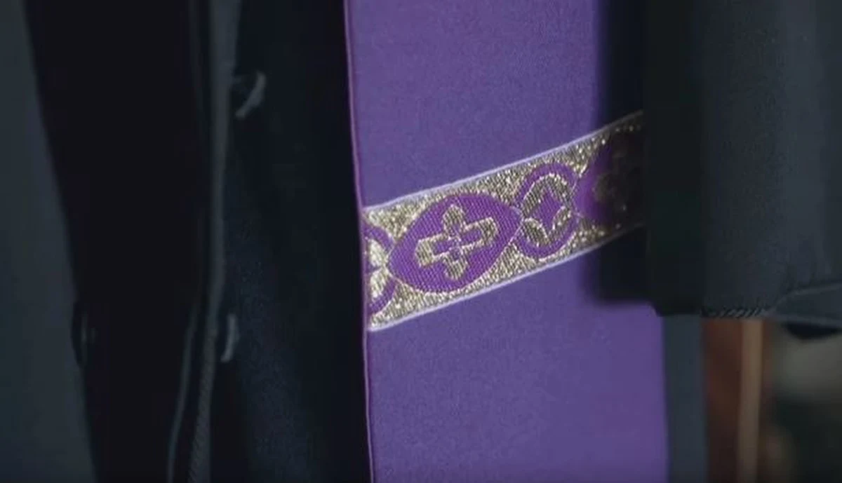 "W odniesieniu do oskarżeń formułowanych wobec księdza Eugeniusza Makulskiego zgłoszone przypadki zostały przekazane do Stolicy Apostolskiej w trybie określonym obowiązującym prawem kościelnym" - napisali w oświadczeniu po premierze filmu "Tylko nie mów nikomu" przedstawiciele zakonu marianów, którzy opiekują się licheńską bazyliką. Oświadczenie to przytacza portal Onet.