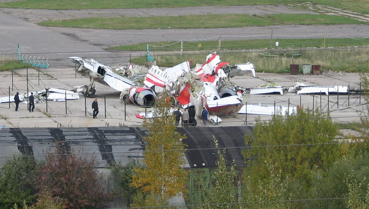 ​Nie ma możliwości, by członkowie podkomisji smoleńskiej pojechali z prokuratorami badać na lotnisku w Smoleńsku wrak tupolewa - usłyszał w prokuraturze reporter RMF FM. Po tym, gdy Rosjanie zaakceptowali polski wniosek o dostęp do szczątków maszyny, wiceszef podkomisji Kazimierz Nowaczyk powiedział nam, że jego eksperci chcieliby wziąć udział w badaniach.