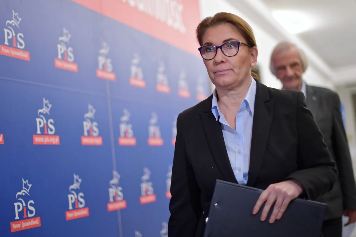 "Prezes PiS Jarosław Kaczyński zapowiadał twardą walkę z pedofilią. We wtorek poznamy konkrety przedstawione przez rząd" - przekazała  rzeczniczka PiS Beata Mazurek.