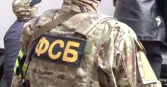 Policja w Moskwie zatrzymała uczestników zgromadzenia przed siedzibą Federalnej Służby Bezpieczeństwa w Moskwie, którzy występowali w obronie osób oskarżonych o członkostwo w domniemanych organizacjach ekstremistycznych: Nowa Wielkość i Sieć. 