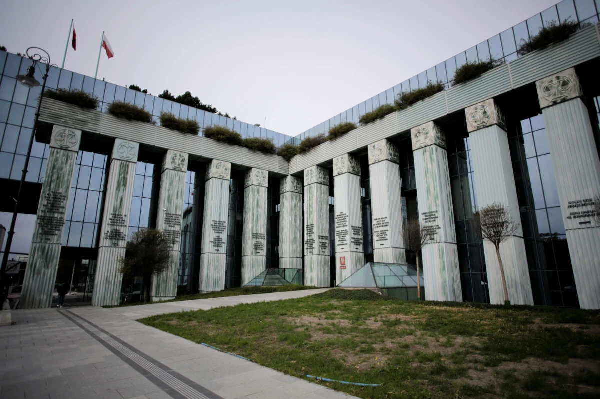 Na dodatkowej, zwołanej na swój wniosek rozprawie przed Trybunałem w Luksemburgu polska Krajowa Rada Sądownictwa przedstawi dziś stanowisko w sprawie legalności swojego powołania i działań. To prawdopodobnie ostatnia rozprawa przed wydaniem wyroku ws. KRS.