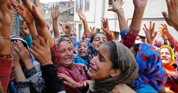 Zamknięte szkoły i sklepy, strajkująca komunikacja, zablokowane autostrady – to efekt dwudniowych zamieszek w prowincji Bandipora w Kaszmirze. Gwałtowne protesty wybuchły po gwałcie, którego ofiarą padło 3-letnie dziecko. Protestujący twierdzą, że rodzina chroni oprawcę i domagają się dla niego surowej kary.
