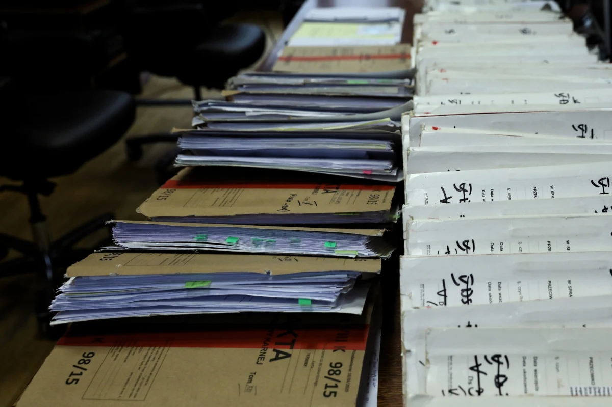 Prokurator zawnioskował o karę 1,5 roku pozbawienia wolności w zawieszeniu na 4 lata dla byłego szefa KPRM Tomasza Arabskiego ws. organizacji lotu do Smoleńska 10 kwietnia 2010 r. O kary pozbawienia wolności w zawieszeniu zawnioskował też dla czterech innych urzędników oskarżonych w procesie.