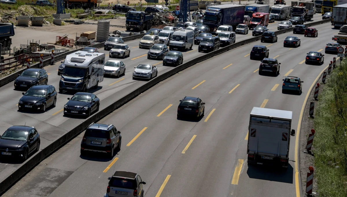 ​Mężczyzna w Arizonie został zatrzymany po tym, jak policjanci zauważyli, że do fotela pasażera są przypięte zwłoki kobiety. Okazało się, że była to żona 70-latka.