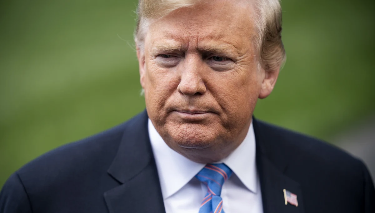 W wybory prezydenta USA w 2016 roku ingerowali amerykańscy urzędnicy pracujący na Ukrainie - oświadczył prokurator generalny Ukrainy Jurij Łucenko, zapowiadając ściganie byłego dziennikarza, a dziś deputowanego do parlamentu Serhija Łeszczenki, który ujawnił materiały w tej sprawie.