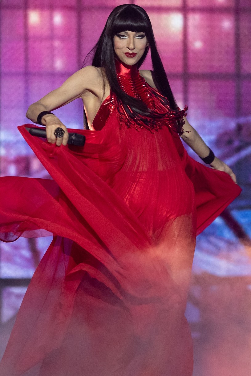 Przed ogłoszeniem wyników pierwszego półfinału Eurowizji w Tel Awiwie, na scenie zaprezentowała się Dana International, pierwsza transseksualna laureatka Eurowizji.