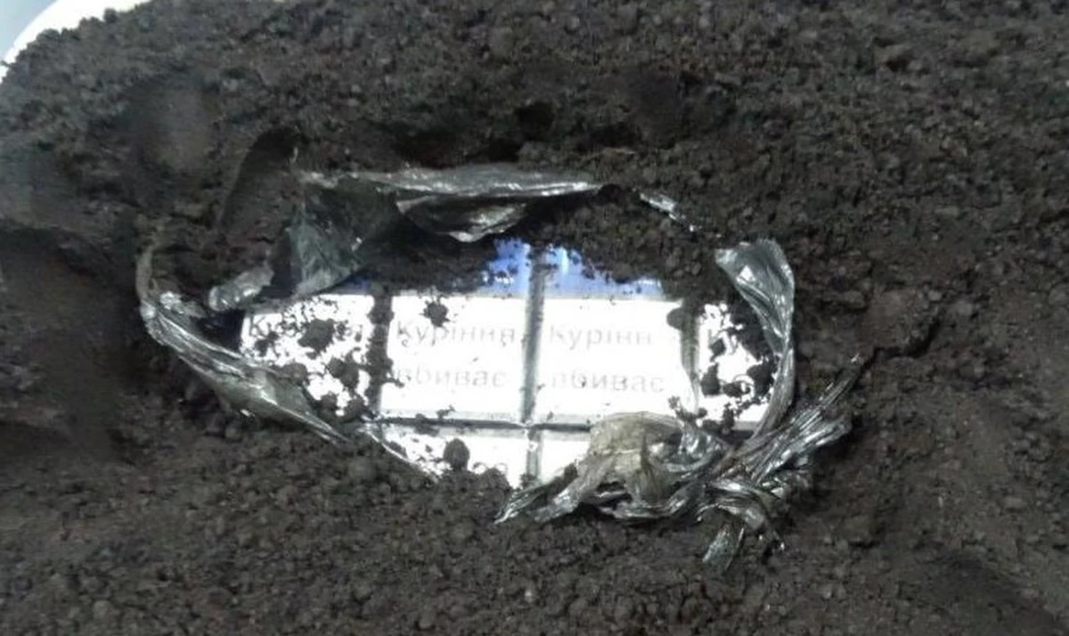 Funkcjonariusze Krajowej Administracji Skarbowej z Podkarpacia podczas kontroli ciężarówki na polsko-ukraińskim przejściu granicznym w Korczowej wykryli przemyt prawie 2 milionów sztuk papierosów. Kontrabanda o rynkowej wartości 1,4 mln zł była ukryta w torfie.