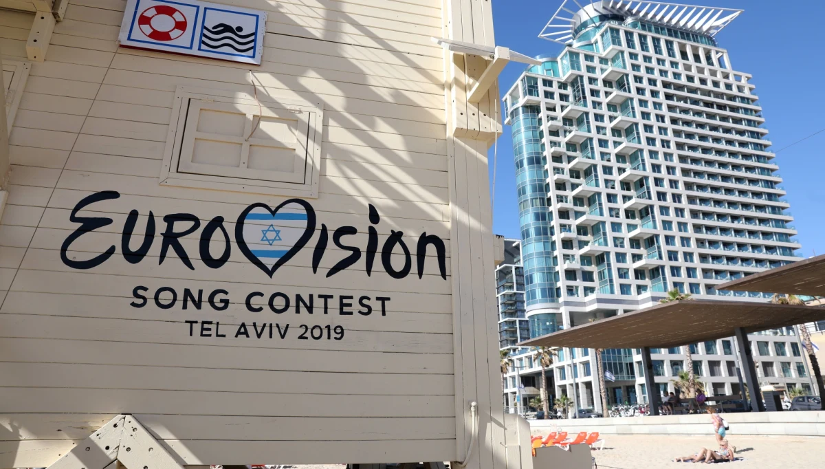 ​Nie żyje mężczyzna, który doznał obrażeń podczas technicznego przygotowania sceny na tegoroczny konkurs Eurowizji w Tel Awiwie. Na kierowcę ciężarówki spadło 500-kilogramowy element oświetlenia.