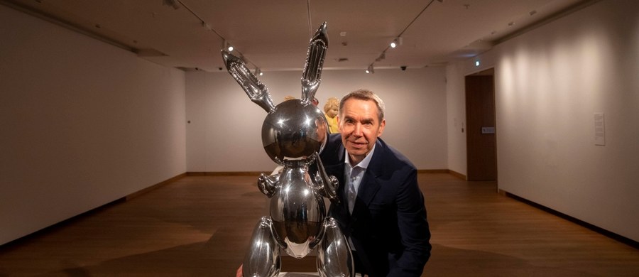 Rzeźba Jeffa Koonsa "Królik" została sprzedana na aukcji w Nowym Jorku za 91 mln dolarów. To nowy rekord ceny uzyskanej na aukcji za dzieło żyjącego artysty.