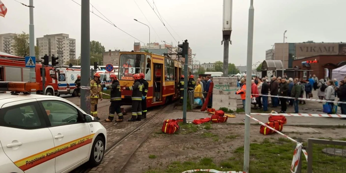 Pięć osób zostało rannych w wypadku tramwaju w Łodzi. Pojazd wypadł z szyn, a następnie uderzył w słup - poinformowała policja. Do wypadku doszło na skrzyżowaniu ul. Zgierskiej i Dolej. 