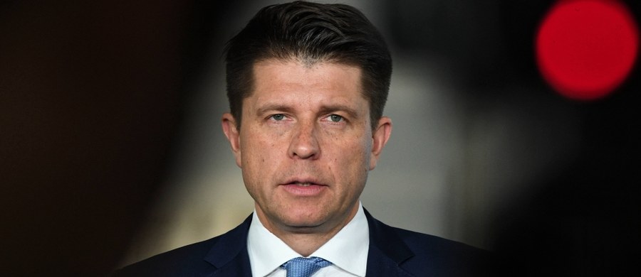 Lider Teraz! Ryszard Petru został uniewinniony przez stołeczny sąd w sprawie o pomówienie zainicjowanej prywatnym aktem oskarżenia, który przeciw Petru złożył zastępca koordynatora służb specjalnych Maciej Wąsik. Wyrok jest nieprawomocny.