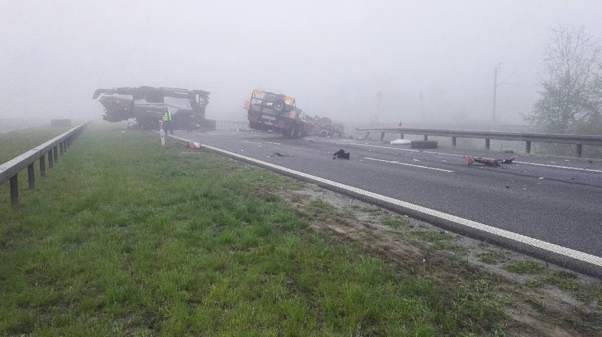 Utrudnienia dla kierowców na Dolnym Śląsku. Zderzyły się tam dwa samochody ciężarowe. Z lawety jednego z nich na trasę wypadł kombajn, który blokuje przejazd w stronę Wrocławia.