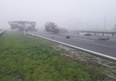 Dolny Śląsk: Zderzenie ciężarówek na S5. Z lawety wypadł kombajn