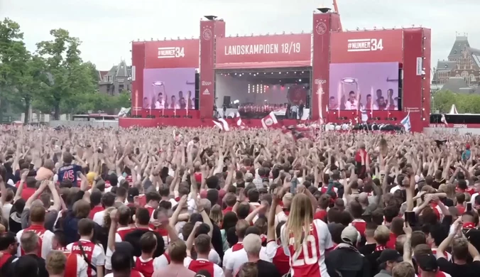 Tak się bawi Amsterdam. Kibice Ajaxu świętują mistrzostwo kraju. Wideo