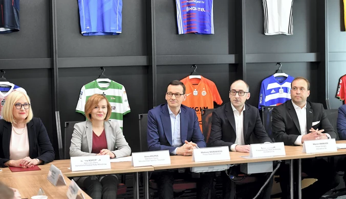 Ekstraklasa Premier Mateusz Morawiecki przedstawił plan budowy polskiej piłki nożnej. Wideo