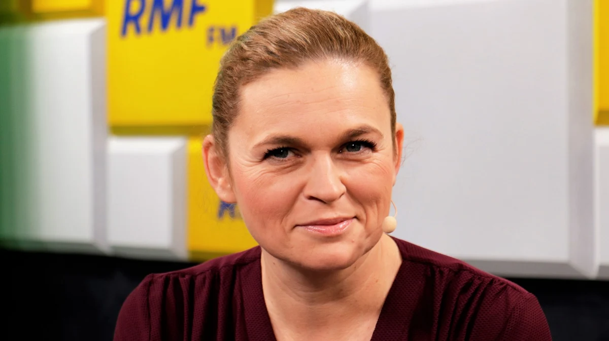 "Mam poczucie, że do tej pory nie radzimy sobie wystarczająco skutecznie (z problemem pedofilii w Kościele)" - mówiła w Popołudniowej rozmowie w RMF FM liderka Inicjatywy Polska Barbara Nowacka. "Są tutaj dwa tematy. Jeden to temat pedofilii w ogóle (…), natomiast zupełnie czym innym jest przeciwdziałanie temu, co działo się w Kościele, i przyzwolenie, które niestety widzimy, na krycie pedofilów. Po czym to widzimy? Słucham teraz polityków PiS-u, którzy zaczynają to usprawiedliwiać! Słucham pana Legutki, który generalnie tłumaczy, że właściwie to żadna pedofilia po 12. roku życia!" - komentowała Nowacka.