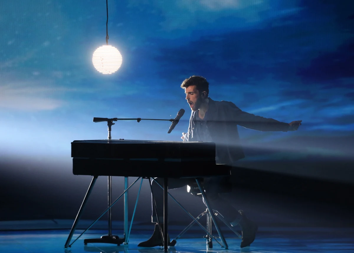 Reprezentujący Holandię Duncan Laurence wygrał tegoroczny Konkurs Piosenki Eurowizja 2019. Zainteresowanie dziennikarzy wzbudził teledysk do jego piosenki. Niektórzy zarzucają Laurence’wi, że w filmie w scenie w basenie zastąpił go dubler. "To moja pupa" – zapewnił. 