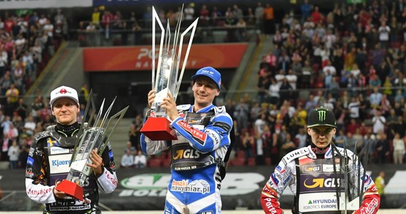 Patryk Dudek zajął trzecie miejsce w Grand Prix Polski, pierwszej rundzie mistrzostw świata w jeździe na żużlu. Na PGE Narodowym w Warszawie triumfował Duńczyk Leon Madsen. Drugie miejsce zajął Szwed Fredrik Lindgren, a czwarte Duńczyk Niels Kristian Iversen.