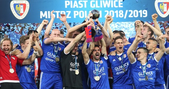 Piast Gliwice zdobył tytuł piłkarskiego mistrza Polski. W spotkaniu ostatniej kolejki Gliwiczanie pokonali na własnym stadionie 1 do 0 Lecha Poznań i zapewnili sobie tytuł.