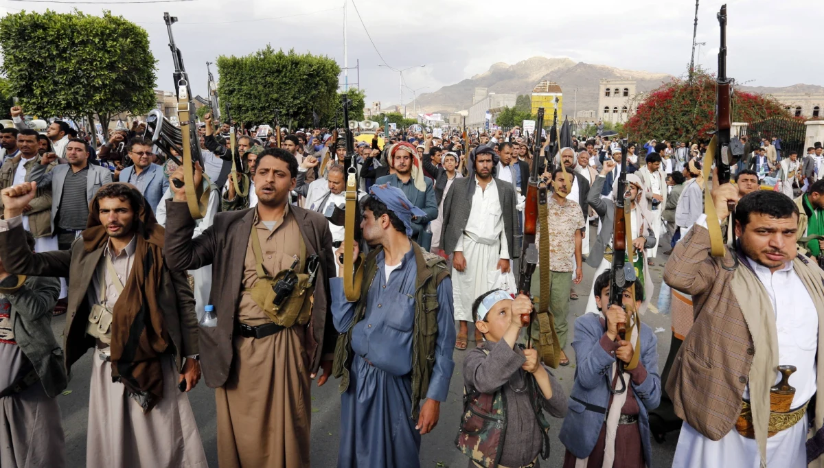 ​Rebelianci Huti, którzy uderzyli w ubiegłym tygodniu w obiekty koncernu Aramco, twierdzą, że ataku na cele wojskowe i strategiczne w ZEA, Arabii Saudyjskiej i w bazach koalicji w Jemenie to tylko początek szerszej akcji - podała związana z Huti agencja SABA.