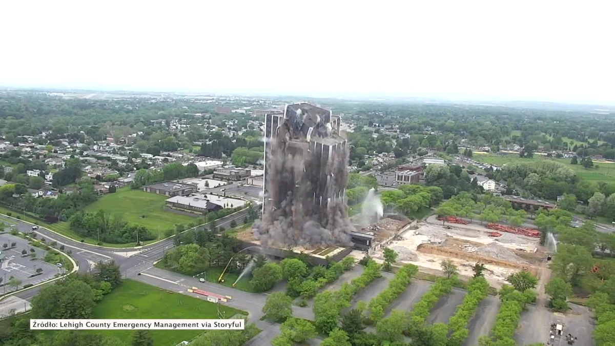 Bethlehem, Pensylwania, USA. W Bethlehem w stanie Pensylwania wyburzono dawną siedzibę koncernu stalowego Bethlehem Steel Corporation. Wieżowiec, który był najwyższym budynkiem w strefie przemysłowej Lehigh Valley, stał pusty od 2007 roku. 