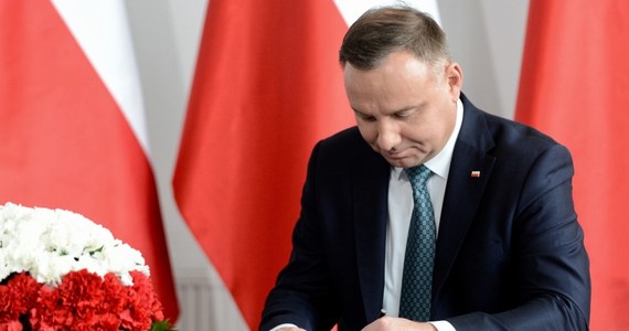 Prezydent Andrzej Duda podpisał w poniedziałek ustawę o Narodowej Strategii Onkologicznej. Celem ustawy jest stworzenie ram prawnych umożliwiających opracowanie i przyjęcie strategii.