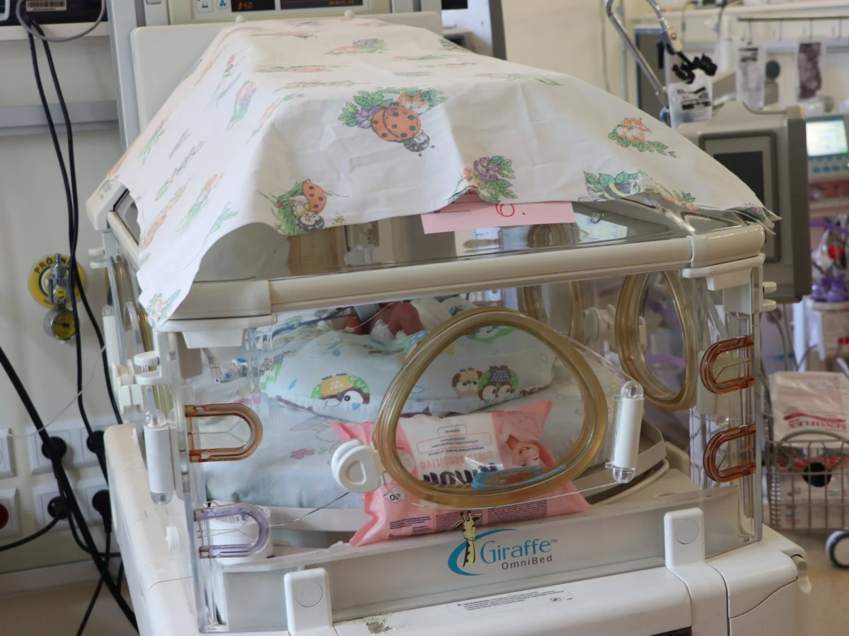 W Szpitalu Uniwersyteckim w Krakowie przed południem na świat przyszły sześcioraczki. Niemowlęta urodziły się przez cesarskie cięcie. To pierwszy taki przypadek w Polsce. 