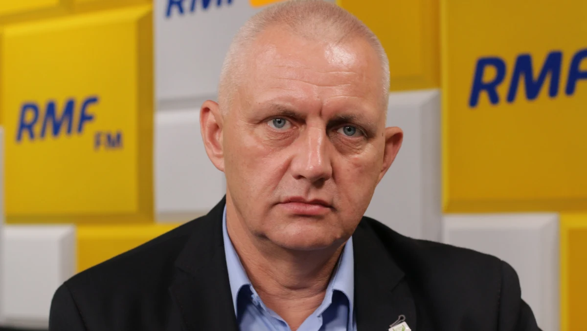 „Na tę chwilę nie jesteśmy w stanie policzyć ilości zgłoszeń. Telefony, które dzwonią non stop, mają ustawioną informację: "dziękuję, że zdzwonisz. Przepraszamy, oddzwonimy".  Tak samo jest z e-mailami. Od niedzieli odpowiedzieliśmy tylko na kilkanaście, a jest ich bardzo dużo. Tego nie jesteśmy w stanie policzyć" - tak mówił o reakcjach na film braci Sekielskich w Popołudniowej rozmowie w RMF FM Marek Lisiński, prezes fundacji "Nie lękajcie się".