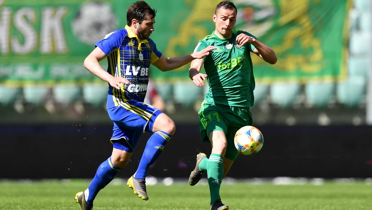 Podczas sobotniego spotkania ostatniej kolejki piłkarskiej ekstraklasy pomiędzy Śląskiem Wrocław a Arką Gdynia (4:0) podjęte zostały próby podejrzanych zakładów bukmacherskich. Rzecznik Dyscyplinarny Polskiego Związku Piłki Nożnej Adam Gilarski wszczął postępowanie wyjaśniające.