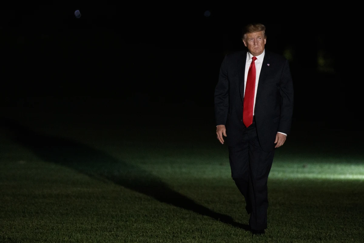 Prezydent USA Donald Trump zarekomendował w poniedziałek swojemu byłego doradcy prawnemu Donowi McGahnowi odmowę składania wyjaśnień przed Kongresem w sprawie Russiagate. W odpowiedzi Demokraci w Izbie Reprezentantów zagrozili wszczęciem procedury impeachmentu.