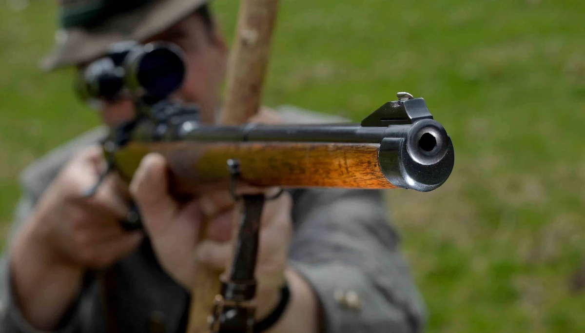 ​O krok od tragedii w gminie Ożarowice w woj. śląskim. Po strzale myśliwego, pocisk trafił tam w okno jednego z domów. W środku była trzyosobowa rodzina.