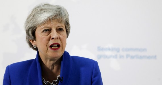 Brytyjska premier Theresa May ostrzegła we wtorek, że posłowie głosujący w drugim czytaniu przeciwko rządowemu projektowi ustawy o wyjściu z UE opowiedzieliby się za "zatrzymaniem brexitu". Przedstawiła jednocześnie kompromisowe rozwiązania w proponowanym tekście.