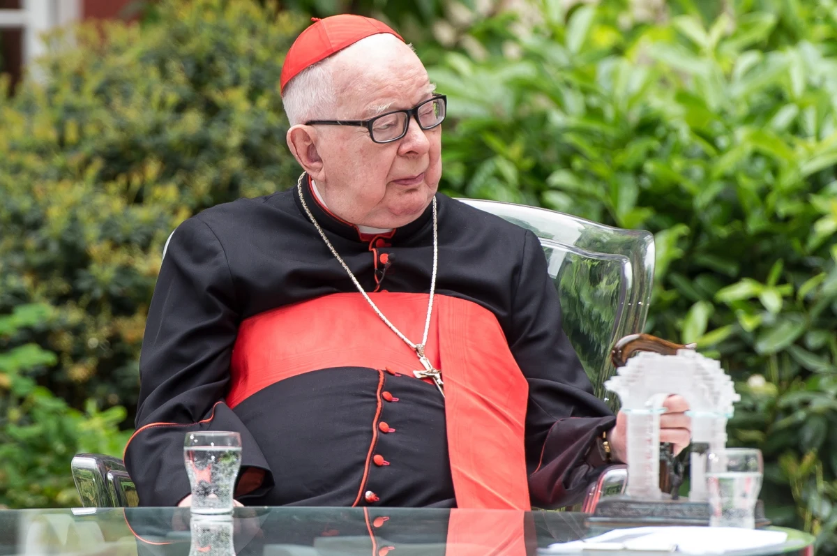 "Przemysław Kowalczyk był uczniem seminarium duchownego w Legnicy" - podał zakon franciszkanów we wtorkowym oświadczeniu. Wcześniej zakon zaprzeczał, jakoby wrocławski poeta, który oskarża o molestowanie kard. Gulbinowicza, uczęszczał do tej szkoły. We wtorek wieczorem Kowalczyk opublikował na Facebooku nagranie, w którym podkreślił, że nie wycofuje się oskarżeń pod adresem kardynała. 