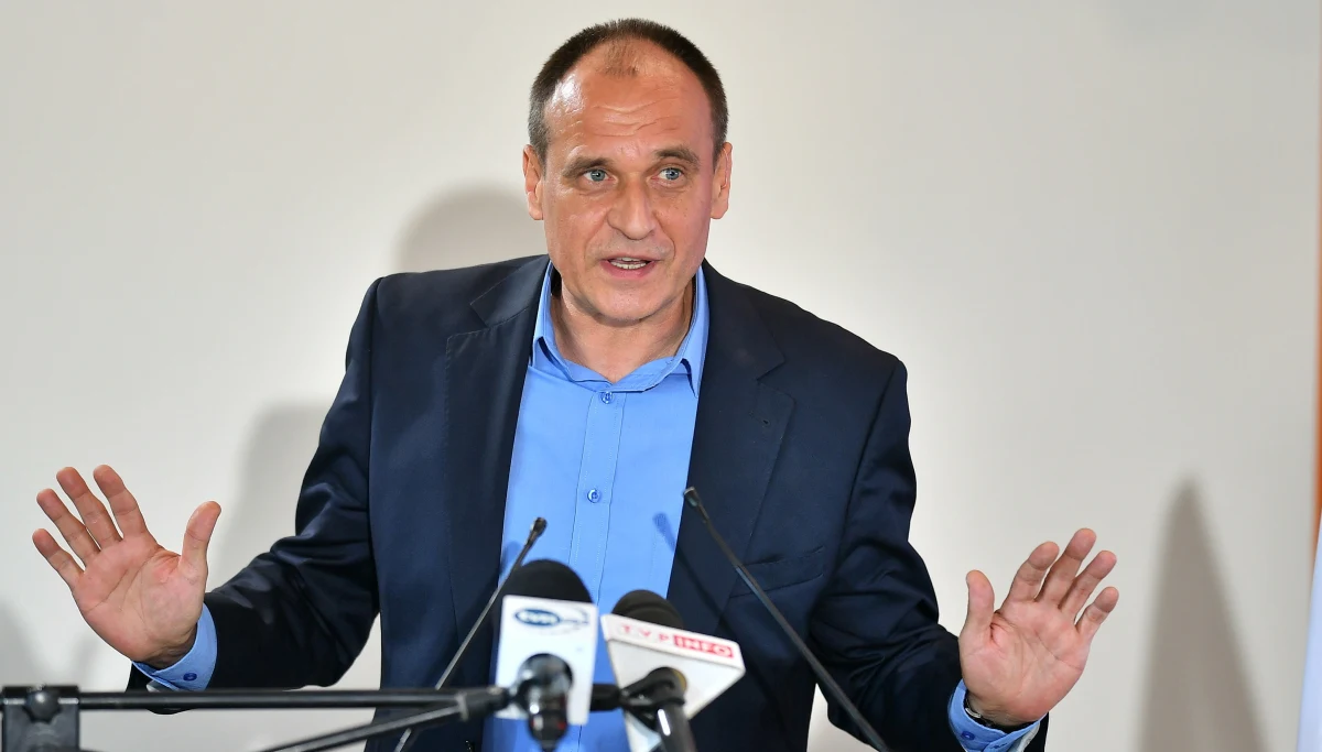 Nie ma opcji, żebym współpracował z Konfederacją Korwin Braun Liroy Narodowcy. Ja walczę o centrum - mówił lider ruchu Kukiz'15, Paweł Kukiz. Ocenił też, że Konfederacja nie ma żadnego programu i nie przypadkowo zabrała z jego środowiska politycznego "ekstremistów". 