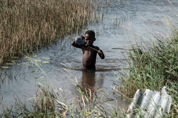 Potwierdziły się doniesienia o pięciu przypadkach zachorowań na cholerę po przejściu cyklonu Idai w Mozambiku. Tragiczne warunki życiowe, w jakich egzystują mieszkańcy tego afrykańskiego państwa sprzyjają rozprzestrzenianiu się choroby.