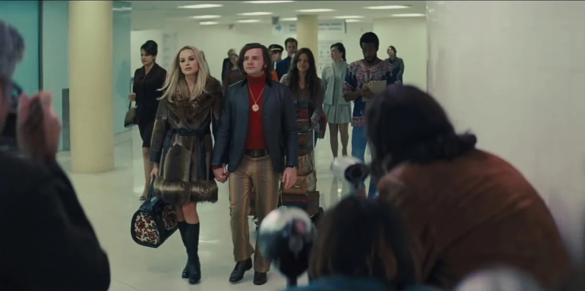 Rafał Zawierucha pojawił się w najnowszym zwiastunie filmu Quentina Tarantino "Pewnego razu... w Hollywood". Reżyser nie wyciął polskiego aktora ze swojej produkcji, choć plotki o usunięciu go z ostatecznej wersji filmu pojawiły się już kilka miesięcy temu. Premiera "Pewnego razu..." miała miejsce na festiwalu w Cannes. Widzowie w Polsce zobaczą obraz 9 sierpnia w 50. rocznicę zabójstwa żony Romana Polańskiego Sharon Tate przez członków sekty Charlesa Mansona.