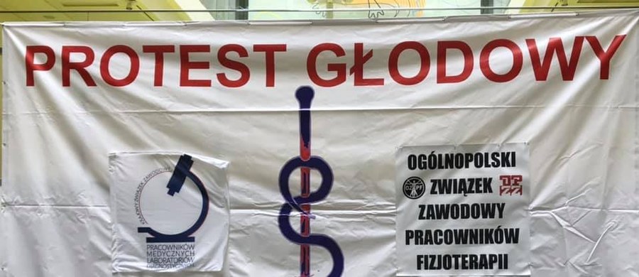 W Warszawie zaczynają się rozmowy fizjoterapeutów z ministrem zdrowia. Protestujący domagają się 1200 złotych netto podwyżki.