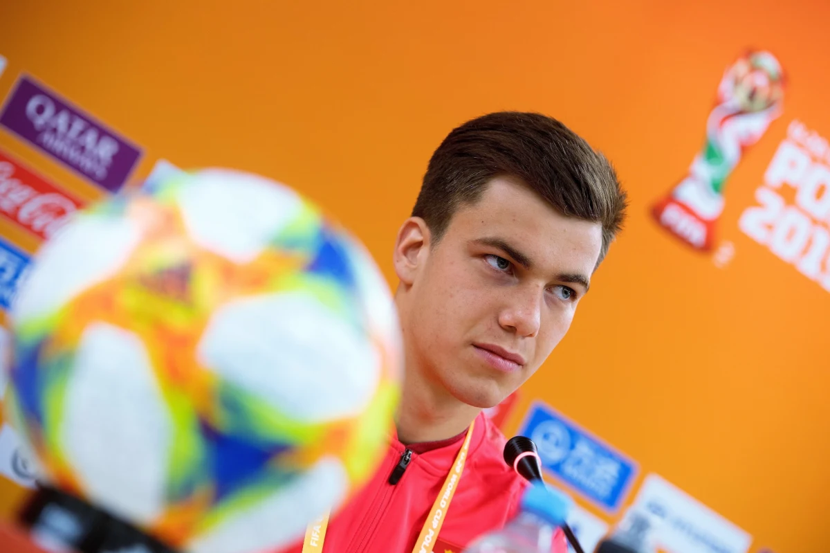 Bramkarz Radosław Majecki zapewnił, że piłkarze reprezentacji Polski do lat 20 nie odczuwają presji związanej z rolą gospodarza mistrzostw świata. "Będziemy mieli wielkie wsparcie od kibiców i wspólnie damy radę" - powiedział przed rozpoczęciem turnieju w Polsce.