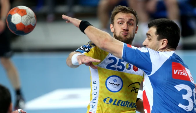 Orlen Wisła Płock - PGE Vive Kielce 26-26 w pierwszym meczu finału