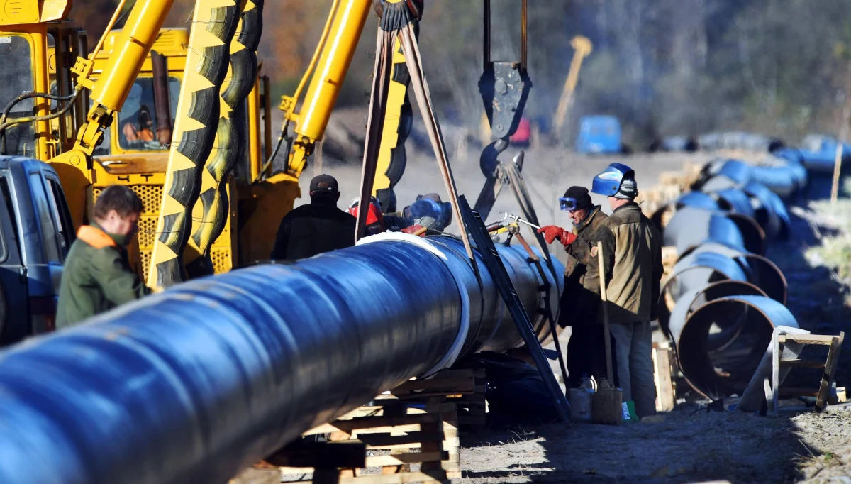 ​Dziś w Warszawie odbędą się polsko-niemiecko-rosyjskie negocjacje w sprawie odblokowania rurociągu "Przyjaźń". Tego, którym rosyjska ropa powinna płynąć przez Białoruś, do Polski i dalej do Niemiec. Powinna, bo od połowy kwietnia nie płynie, ponieważ Rosjanie zaczęli tłoczyć zanieczyszczoną ropę.