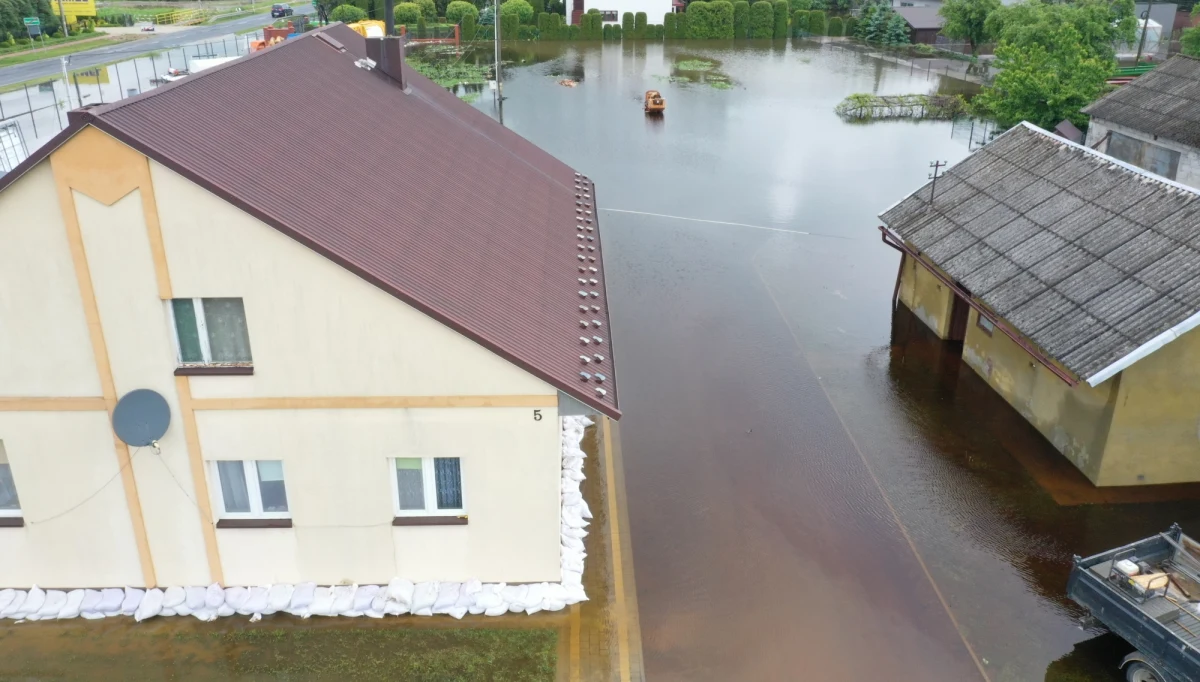 Było już ponad 700 interwencji, zgłoszenie mamy w każdym powiecie. W nocy zwiększyła się liczba interwencji w powiecie wielickim - przekazał komendant małopolskiej PSP st. bryg. Marek Bębenek na posiedzeniu sztabu kryzysowego w Krakowie z udziałem m.in. premiera Mateusza Morawieckiego. 