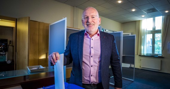 Partia Timmermansa wygrała wybory - to na razie wyniki sondażowe. Według sondażu exit poll holenderska Partia Pracy PVdA, której członkiem jest komisarz ds. praworządności Frans Timmermans, zdobyła najwięcej głosów w wyborach europejskich. 