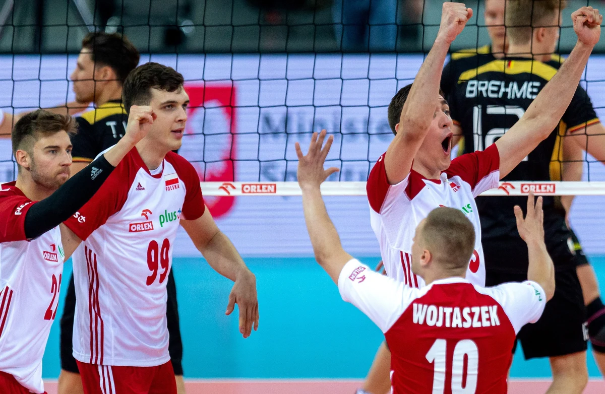 Udane otwarcie sezonu polskich siatkarzy. Kadra Vitala Heynena pokonała w niedzielę w towarzyskim meczu reprezentację Niemiec 3:0. Po spotkaniu odbyła się jeszcze dodatkowa, czwarta partia, którą wygrali nasi rywale, pokonując Polaków 30:28. Po tym spotkaniu nie można wyciągać daleko idących wniosków, ponieważ to dopiero pierwszy mecz w sezonie. Mimo to, ten mecz dał już pewne wskazówki trenerowi.