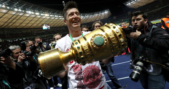 Kolejny spektakularny występ Roberta Lewandowskiego. Polak w finale Pucharu Niemiec strzelił dwie bramki, a jego Bayern Monachium pokonał RB Lipsk i po raz 19. zdobył trofeum.
