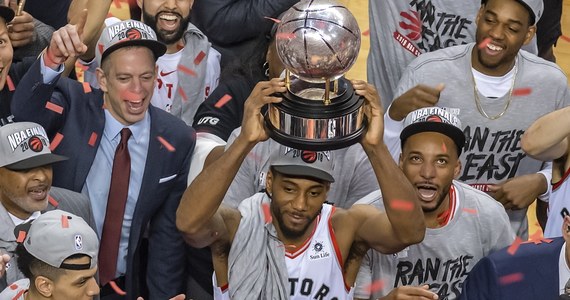 Koszykarze Toronto Raptors po raz pierwszy awansowali do finału ligi NBA. Zespół z Kanady zdobył mistrzostwo Konferencji Wschodniej pokonując w sobotę najlepszy zespół sezonu regularnego Milwaukee Bucks 100:94 i zwyciężając w serii play off 4-2.