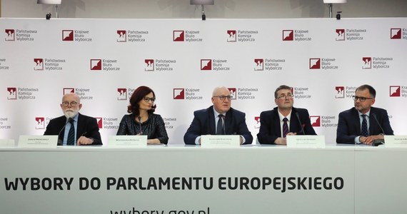 Ostateczne wyniki w wyborach do Parlamentu Europejskiego zostaną podane możliwie najszybciej, to kwestia godzin - podkreślił na poniedziałkowej porannej konferencji prasowej wiceprzewodniczący Państwowej Komisji Wyborczej Sylwester Marciniak.