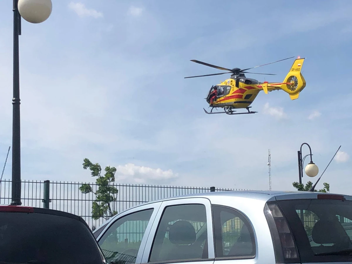 Strzały w szkole nr. 1 im. Władysława Łokietka w Brześciu Kujawskim. Były uczeń Marek N. wszedł do szkoły z bronią, zaczął strzelać i odpalił dwie petardy. Ranne są woźna i uczennica. 18-letni napastnik został zatrzymany. Jak podaje policja, rok temu pojawił się na boisku tej samej szkoły w Brześciu Kujawskim z maczetą.