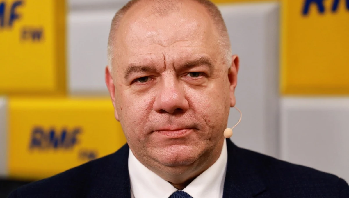 „Ich (mandatów do PE) jest więcej, niż się spodziewaliśmy. Zaskakujący wynik pani minister (Elżbiety) Rafalskiej. Nie liczyliśmy na to, że w tym okręgu wyborczym Prawo i Sprawiedliwość zdobędzie dwa mandaty” – mówił w Popołudniowej rozmowie w RMF FM szef Komitetu Stałego Rady Ministrów Jacek Sasin. Gość Marcina Zaborskiego przyznał, że raczej nikt z wybranych eurodeputowanych PiS nie zrezygnuje z mandatu. „Na pewno nikt z naszych eurodeputowanych nie kandydował z taką myślą, by być tam na krótko. Wszyscy piszą się na całą kadencję” – powiedział. Pytany o nadchodzącą rekonstrukcję rządu powiedział, że „kluczowe będą ustalenia premiera z prezesem Kaczyńskim i liderami koalicyjnych ugrupowań”. Zapytany o to, czy sam zamierza zmieniać miejsce pracy, odpowiedział: „Nie było takich rozmów”.