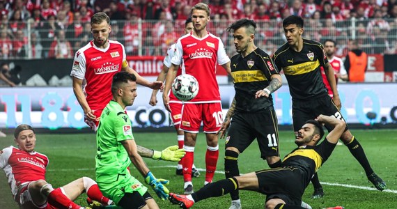 Czwartkowy remis Unionu Berlin, którego bramkarzem jest Rafał Gikiewicz, na wyjeździe z VfB Stuttgart 2:2 okazał się wystarczającą zaliczką dla stołecznej ekipy w barażu o awans do piłkarskiej ekstraklasy Niemiec. W poniedziałkowym rewanżu gole nie padły.