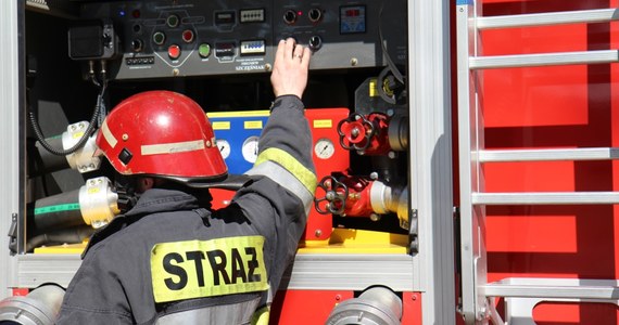 10 zastępów straży gasi pożar magazynu z chemikaliami w Malborku. To obiekt firmy zajmującej się biopaliwami. 